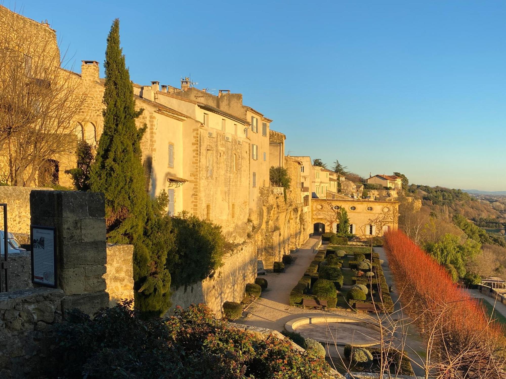 Clementine - Joli Studio Prive Avec Clim Calme A 70 M Du Centre Village De Lauris 외부 사진